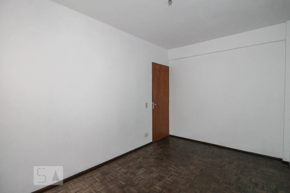 Деревянный пол или ламинат и 1 спальня: квартира 34 м² — photo 2