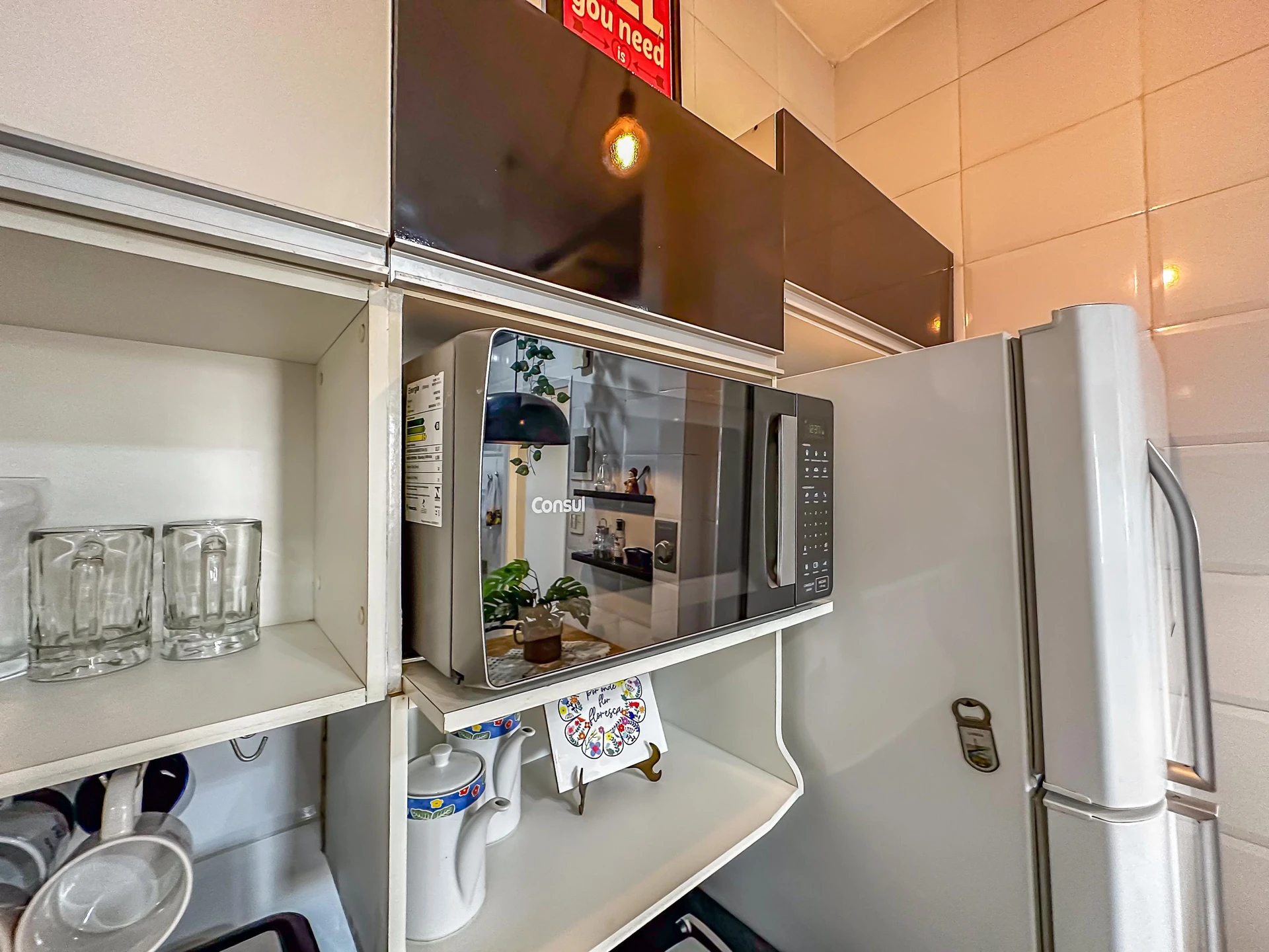 Furnished 1-bedroom apartment with an open kitchen — photo 25