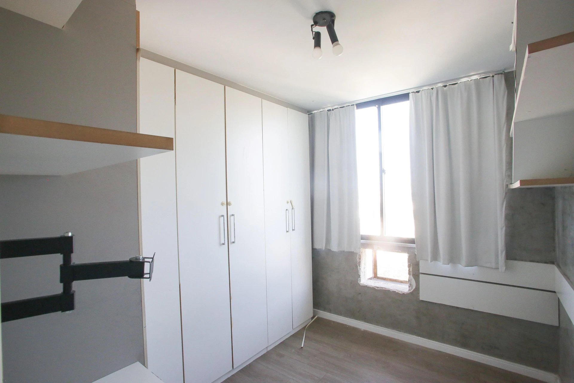 3-bedroom apartment with a balcony and 1 parking space — photo 13