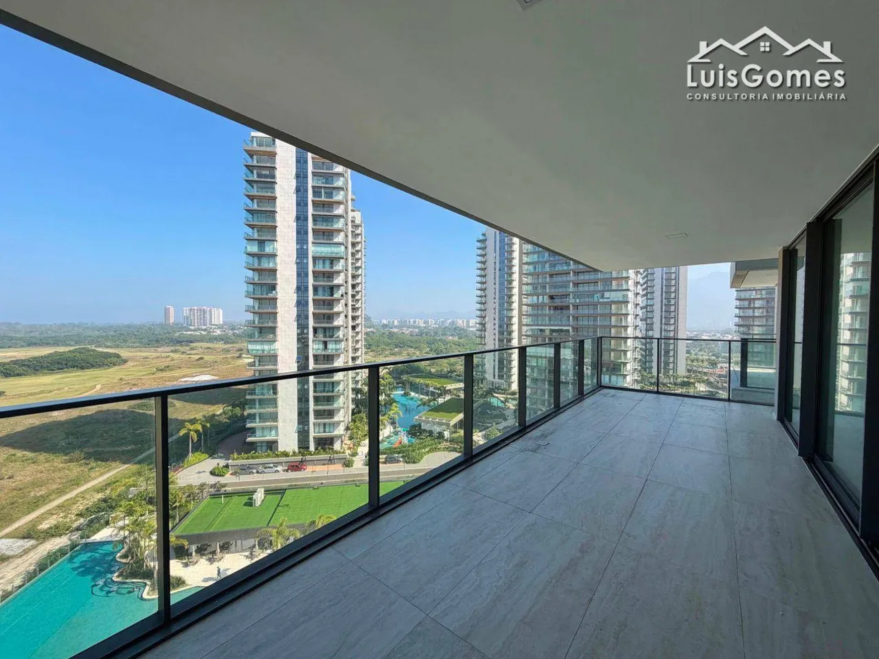 Apartment with 4 suites and a balcony view — photo 6