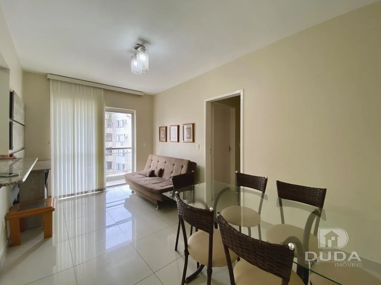 Furnished 2-bedroom apartment with open-plan kitchen
