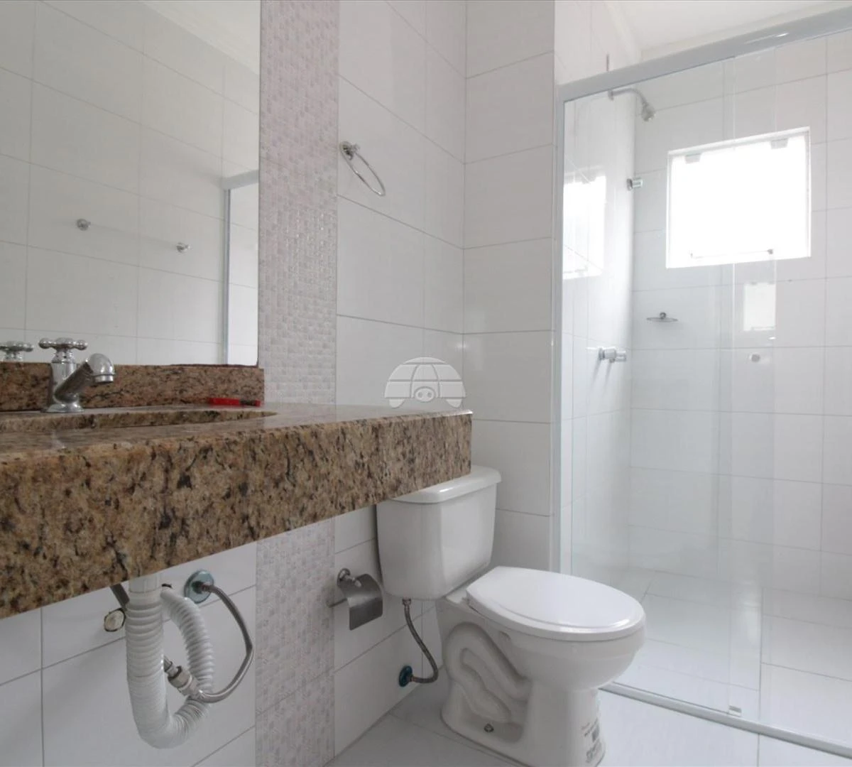 3-bedroom house with a bathtub in Curitiba — photo 29