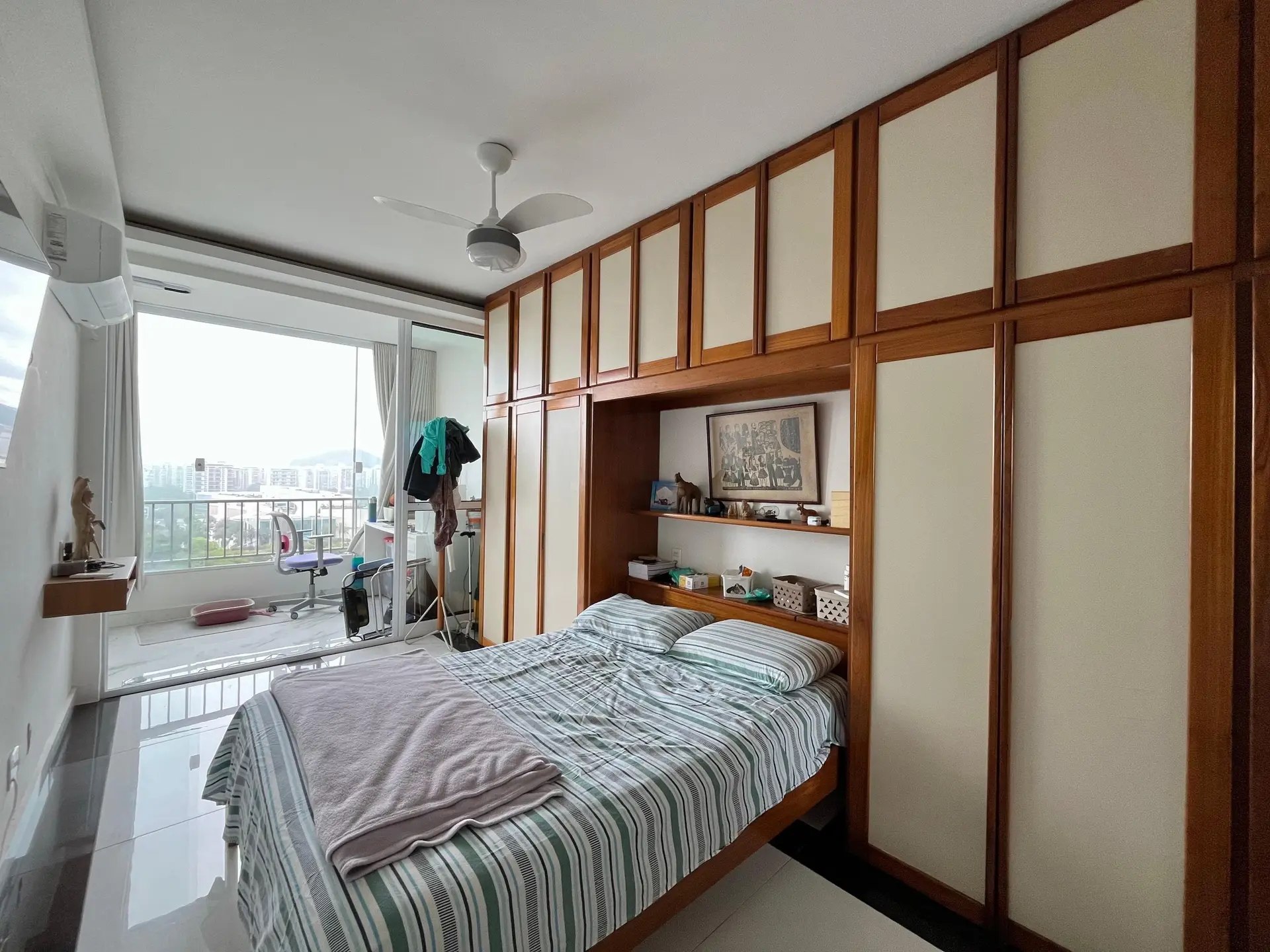 Floor-to-ceiling windows in a one-bedroom apartment, 70 m² — photo 20