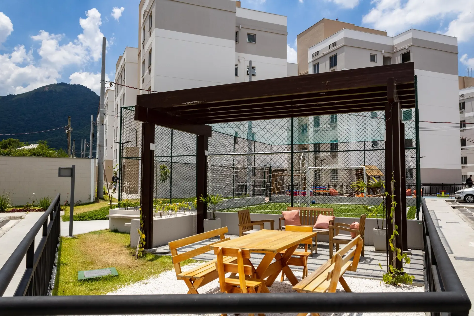 2-bedroom apartment in a building with a gym — photo 9