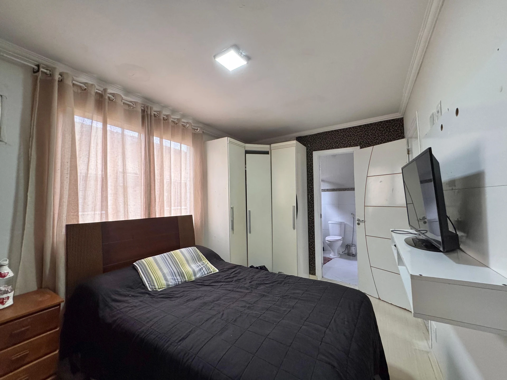 Furnished condo house with 3 bedrooms and laundry setup — photo 17