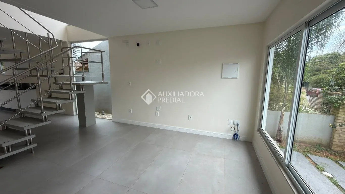 Balcony with a grill in a 4-bedroom house, 120 m² — photo 10