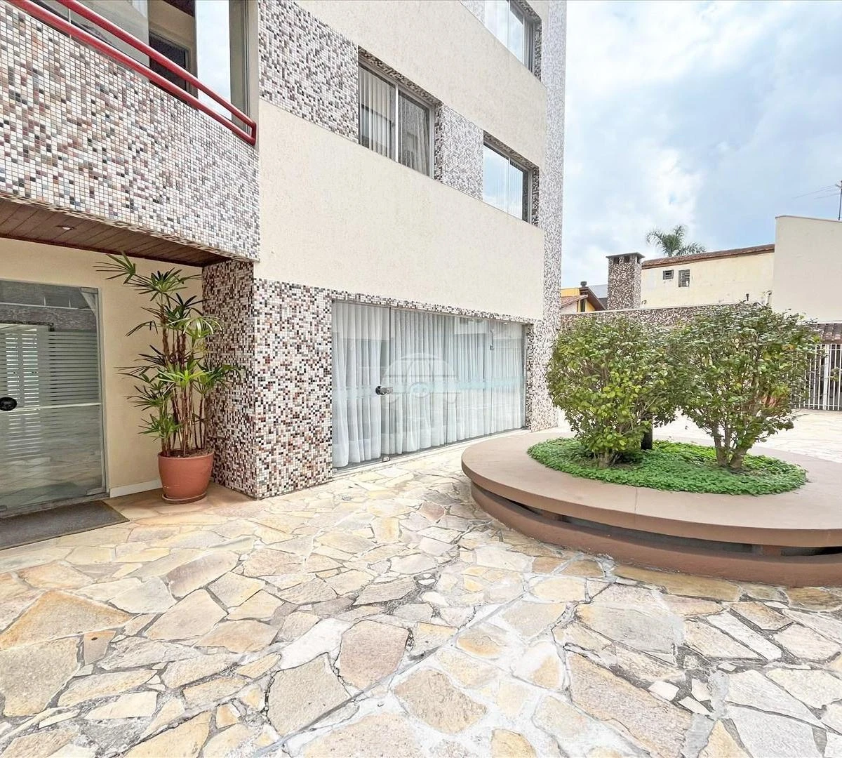 2-bedroom apartment with balcony, en-suite and 1 parking — photo 18