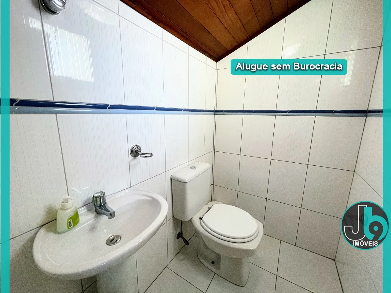 360 m² townhouse with 3 en-suite bedrooms and parking — photo 48