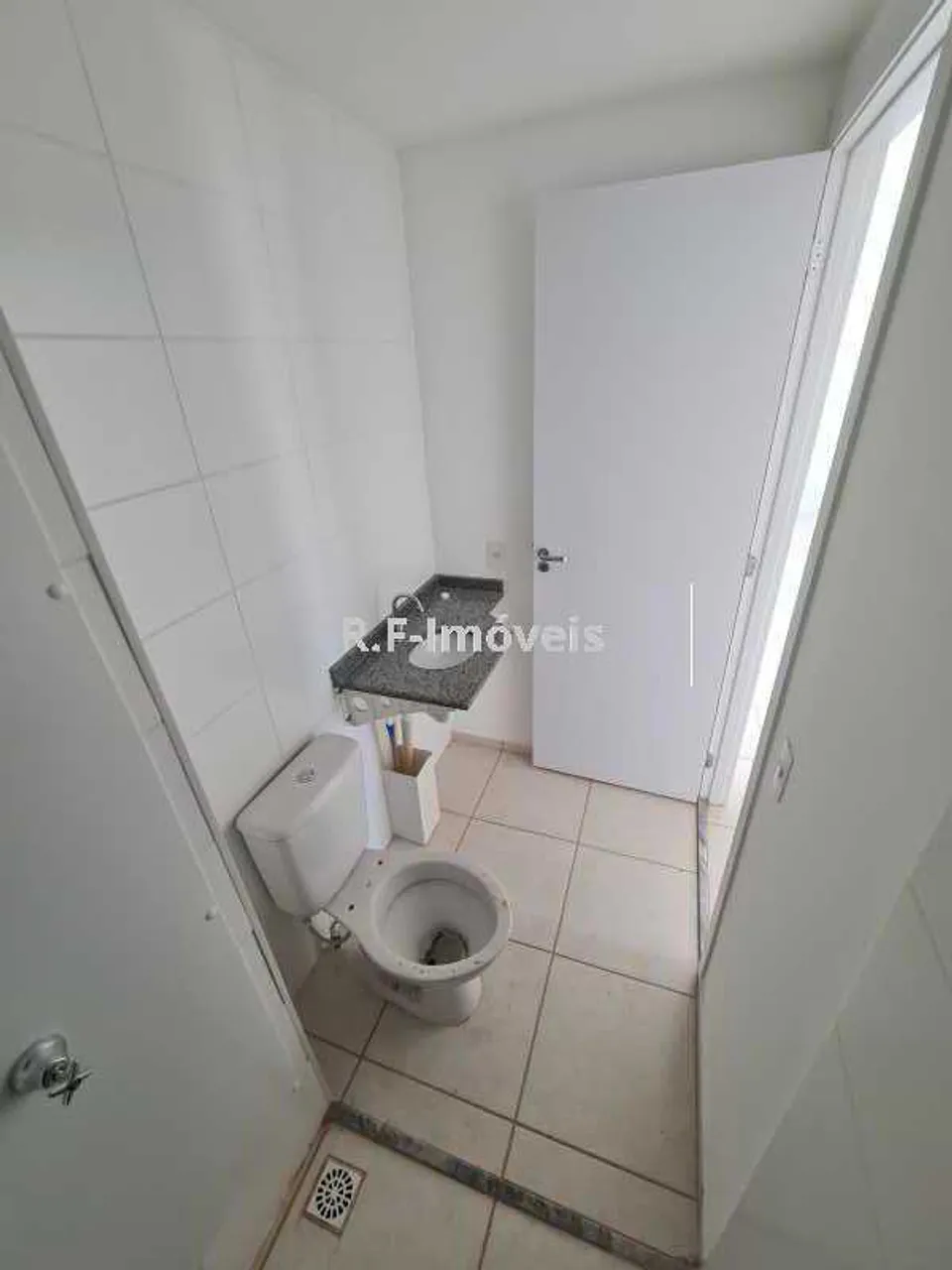 2-bedroom apartment with a glass-enclosed shower — photo 7