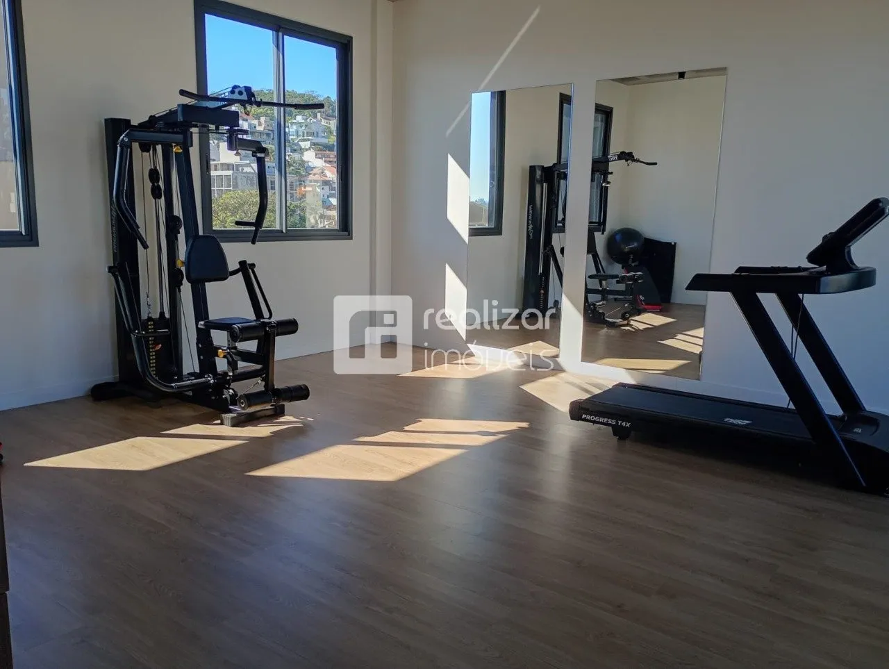 Furnished 1-bedroom apartment with open-plan kitchen — photo 22