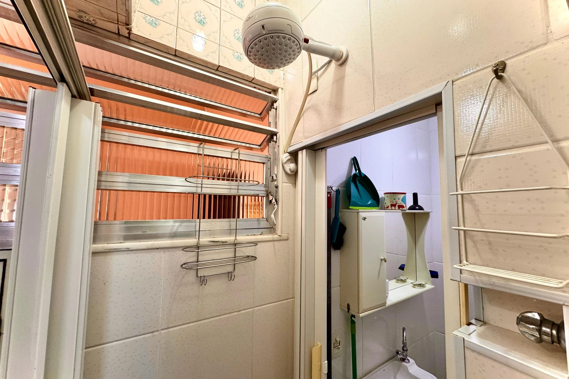 Furnished 3-bedroom apartment with pets allowed — photo 30