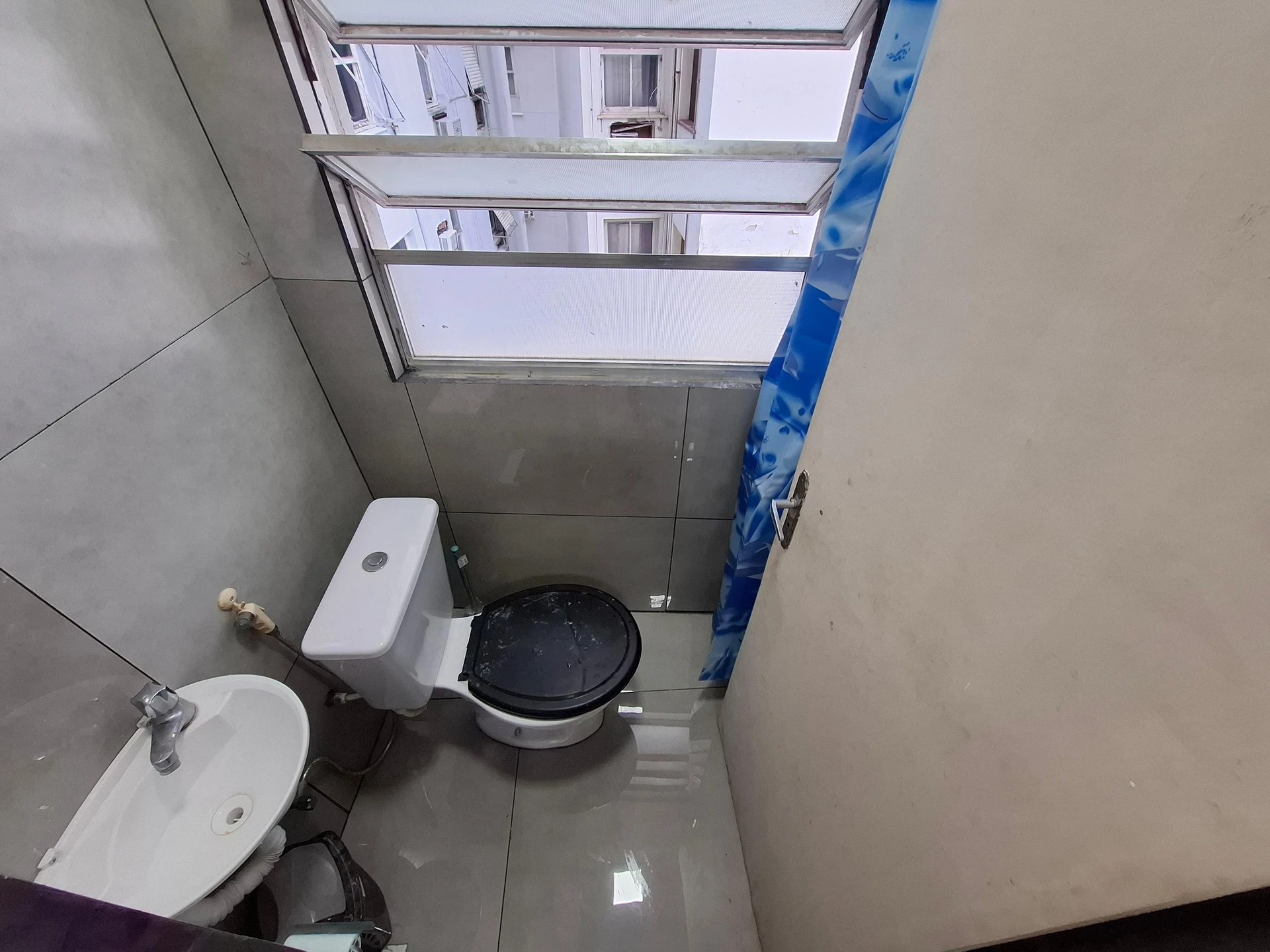 1-bedroom apartment with compact kitchenette, no parking — photo 8