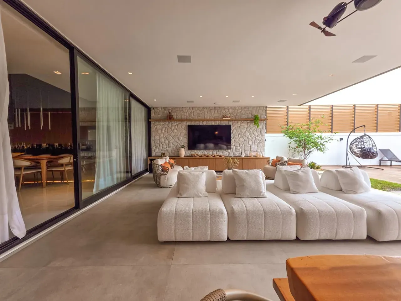 Furnished house, 920 m², with a bathtub — photo 24