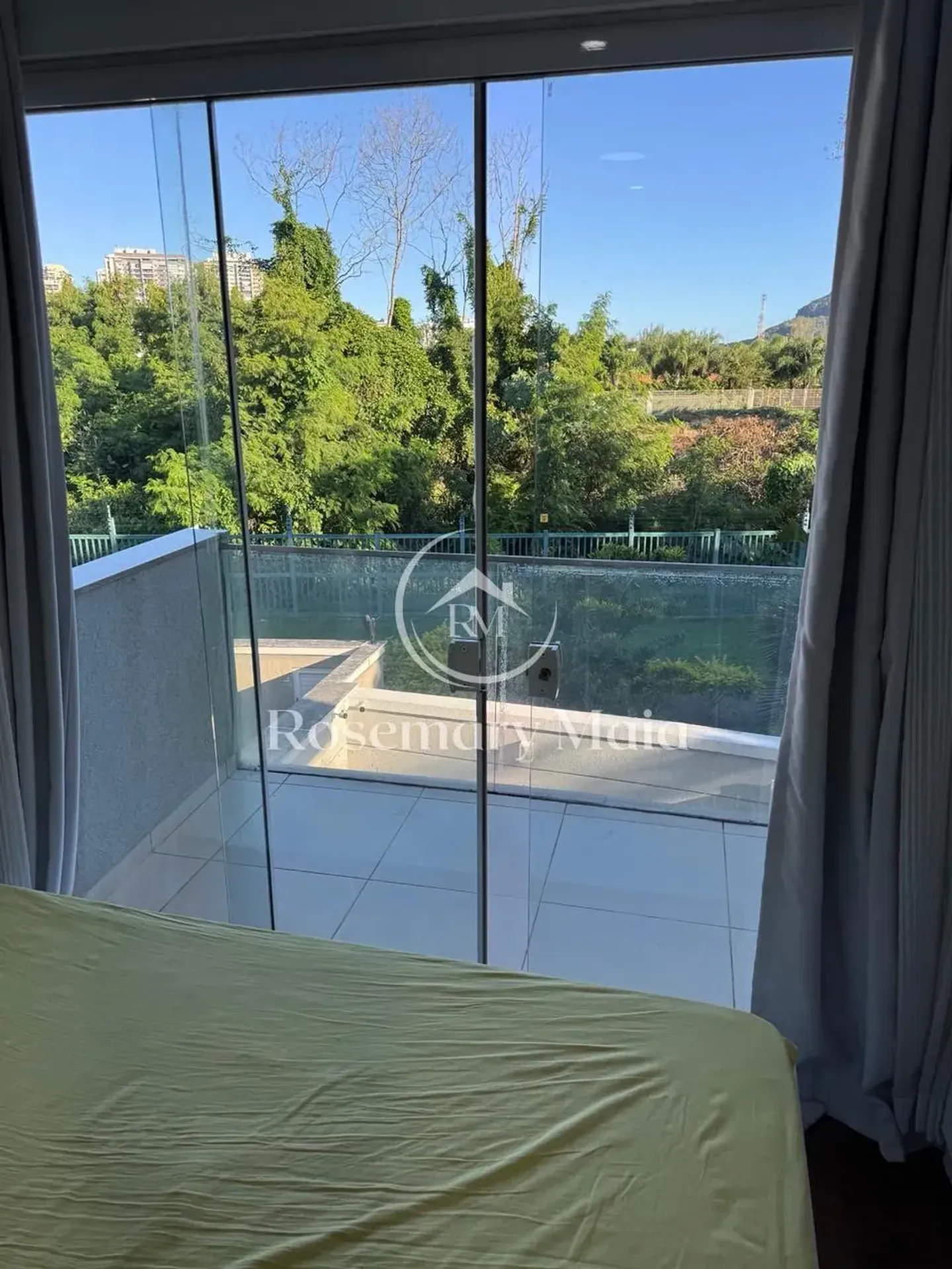 Furnished house with 4 bedrooms and 5 bathrooms — photo 24