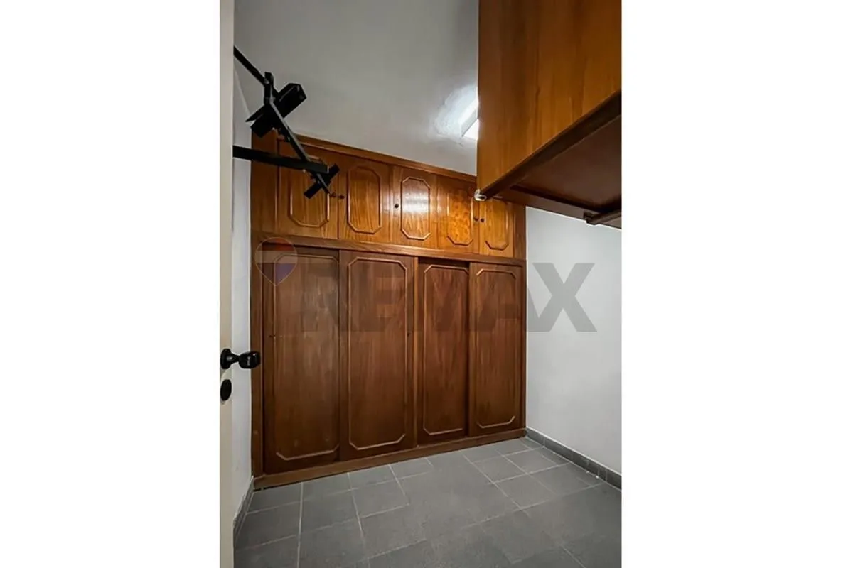 217 m² apartment with 4 bedrooms and balcony BBQ — photo 37