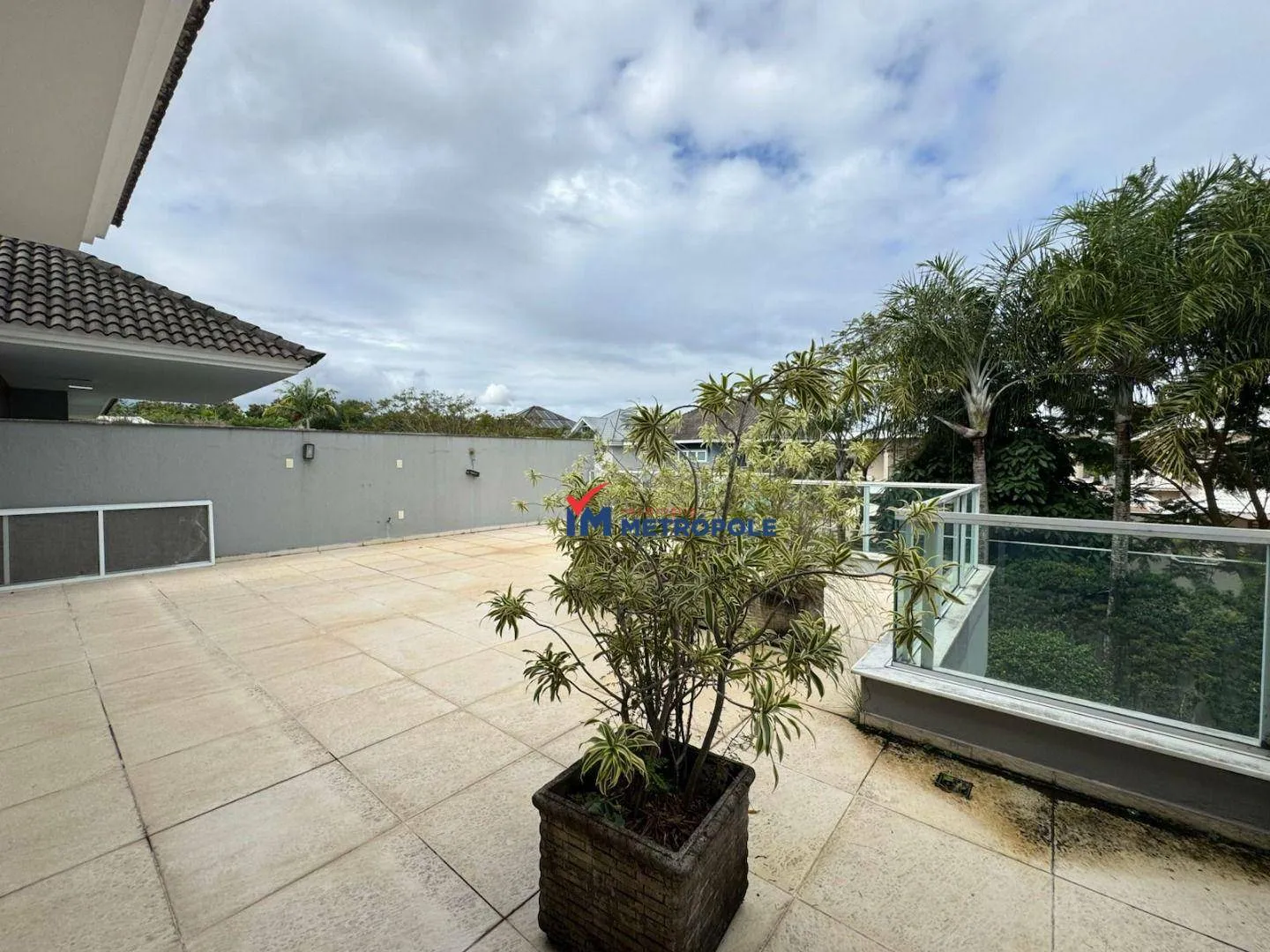 5 quartos e janelas do piso ao teto: casa de 600 m² — photo 10