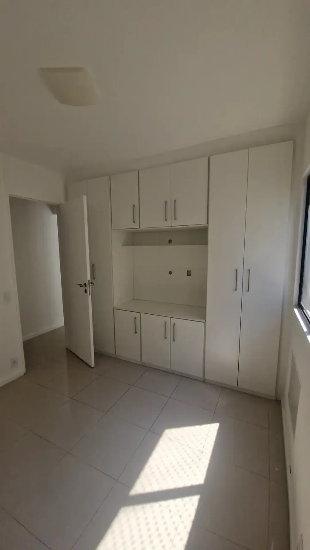 Unfurnished 2-bedroom apartment with 2 bathrooms — photo 5