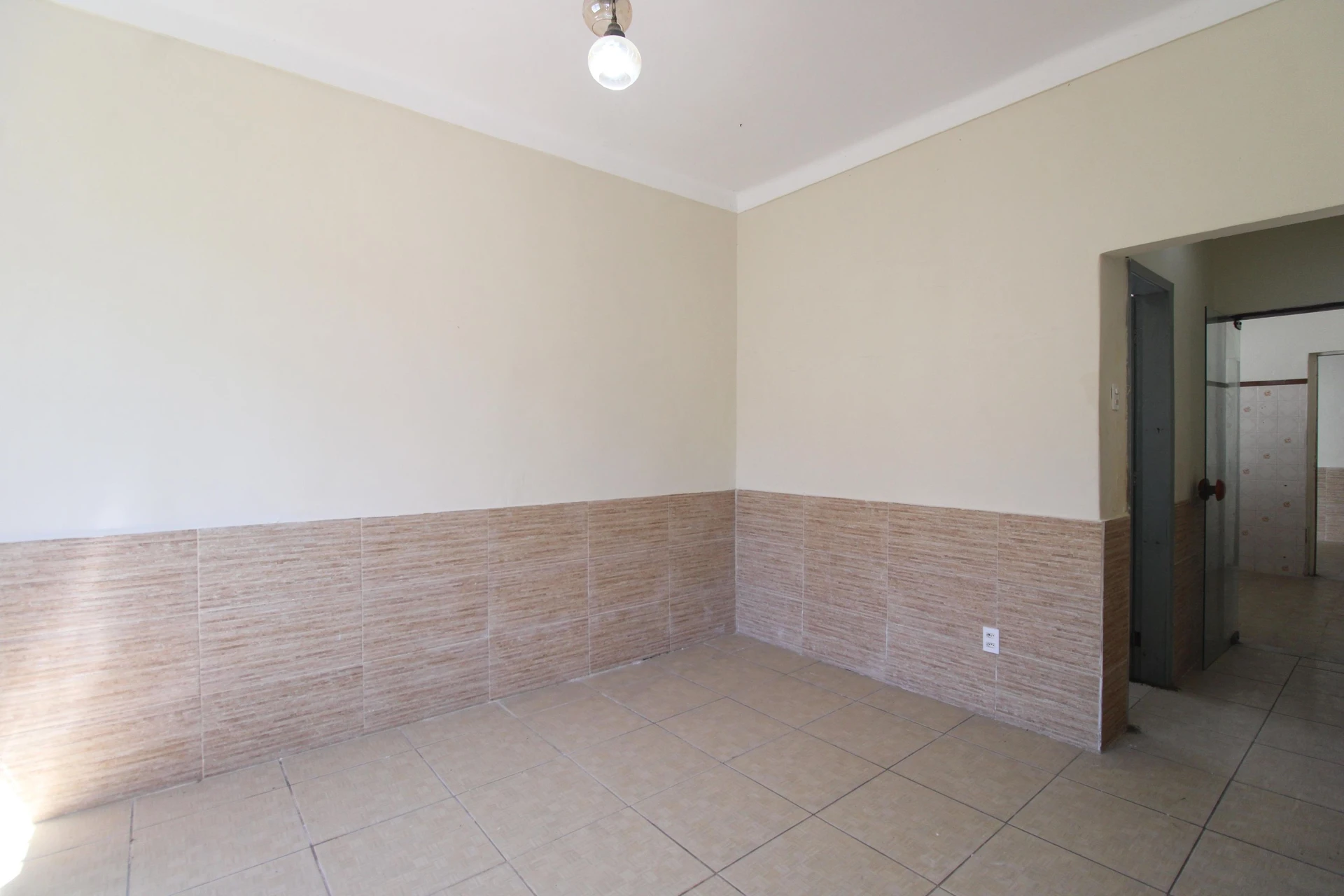 Unfurnished house with 3 bedrooms, 2 bathrooms and garden — photo 18