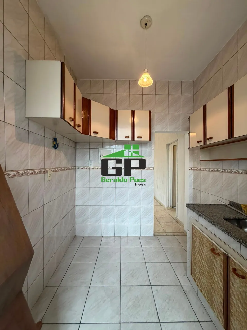 2-bedroom unfurnished rental apartment with parking — photo 8