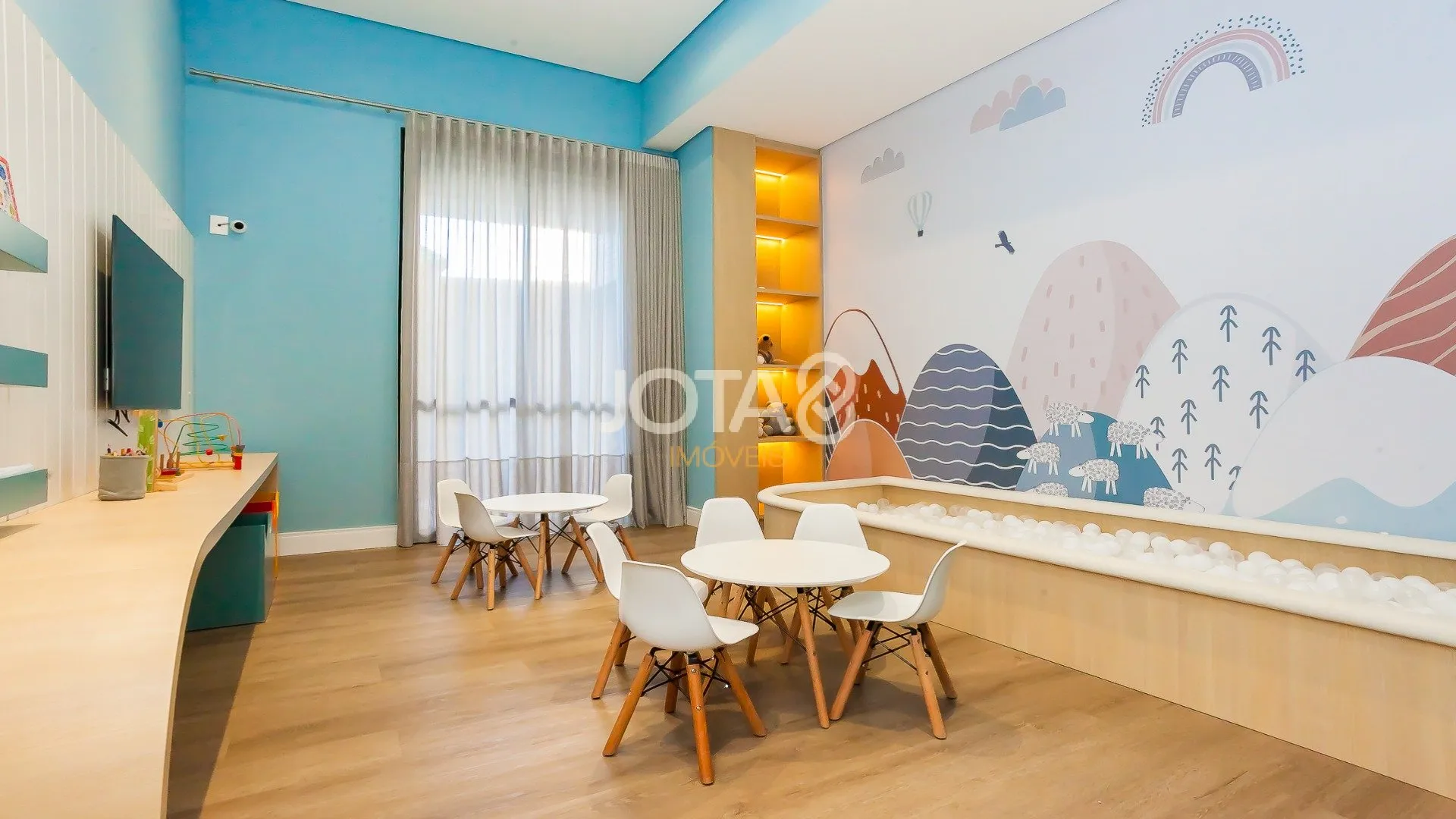 Furnished 220 m² apartment with 3 en-suite bedrooms — photo 34