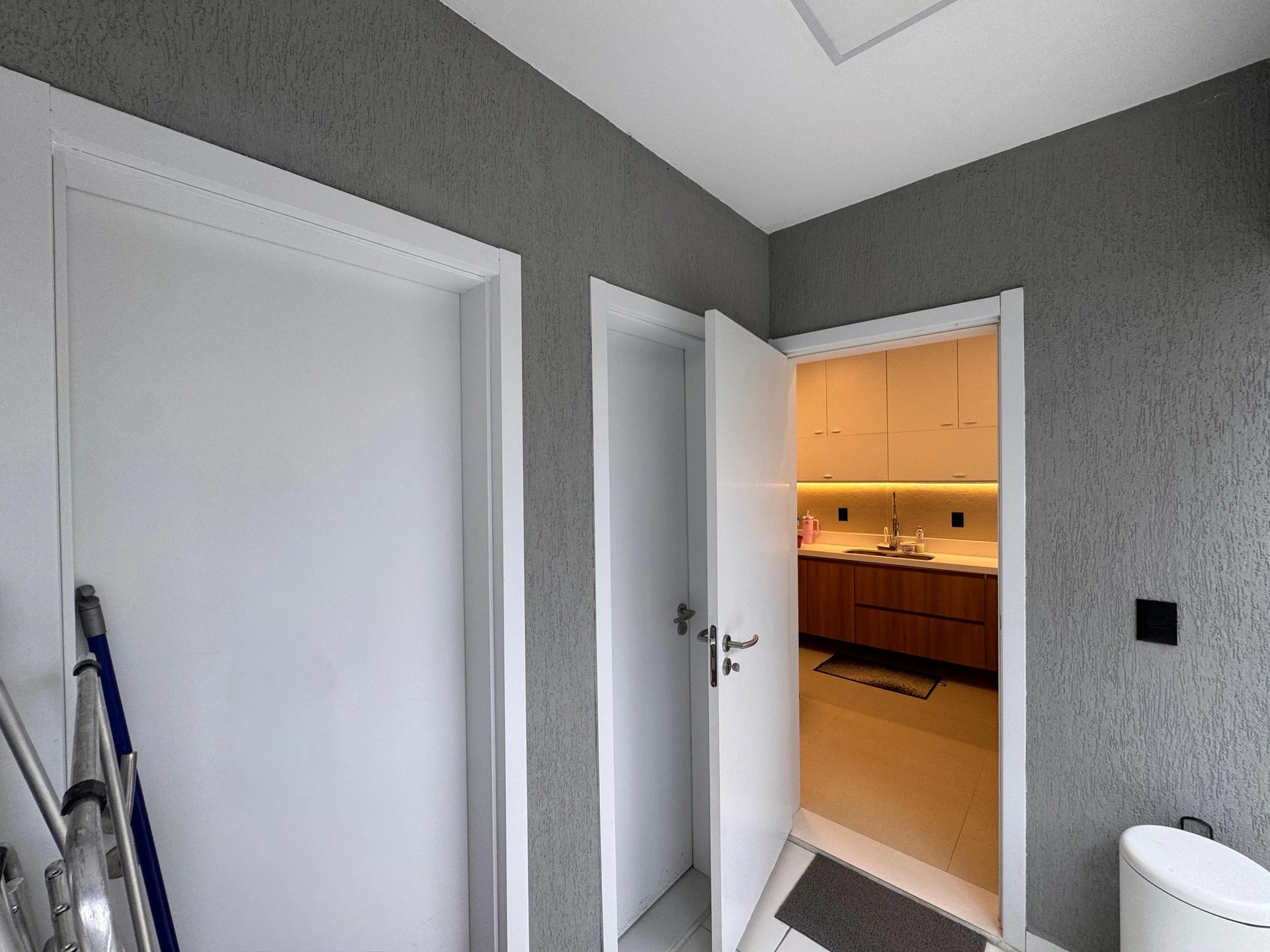Будинок 280 м² із заскленим балконом та панорамними вікнами — photo 22