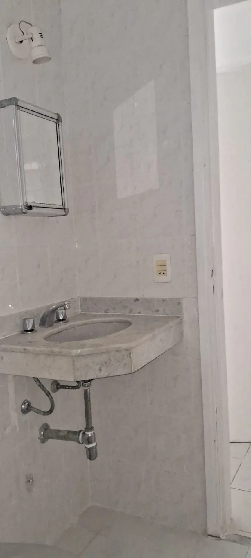 3-bedroom apartment with 3 bathrooms and balcony — photo 27