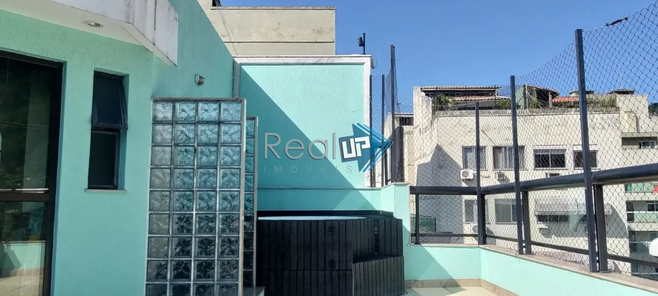 Unfurnished apartment with 3 bedrooms and a glazed balcony — photo 37