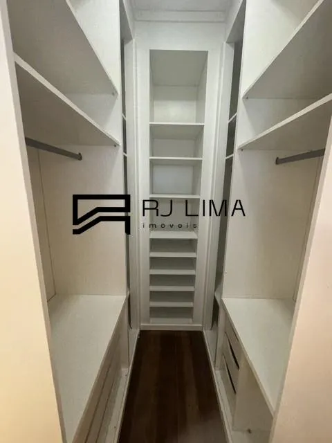 5-bedroom house with a walk-in closet in Rio de Janeiro — photo 9
