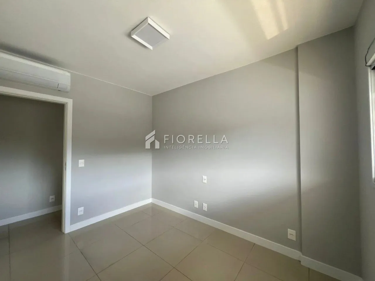 Apartment with balcony and open kitchen, 2 bedrooms — photo 17