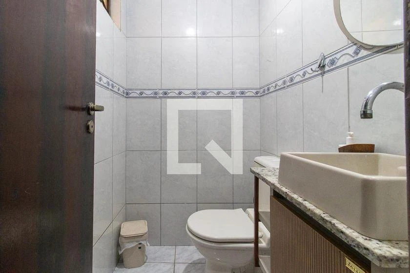 3-bedroom house with a bathtub in Curitiba — photo 18