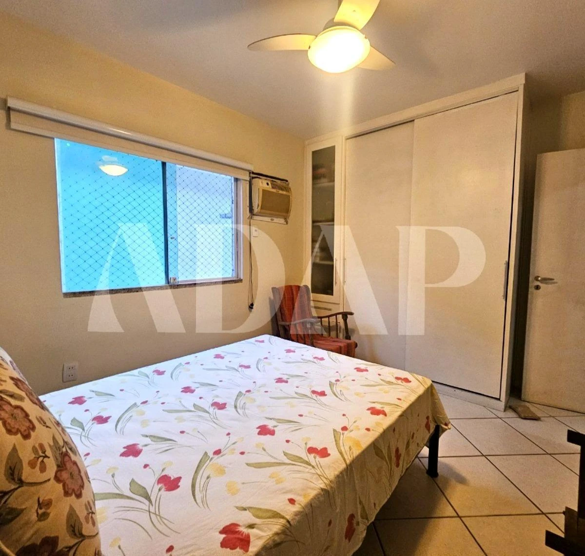 Unfurnished 254 m² house with a built-in balcony grill — photo 21