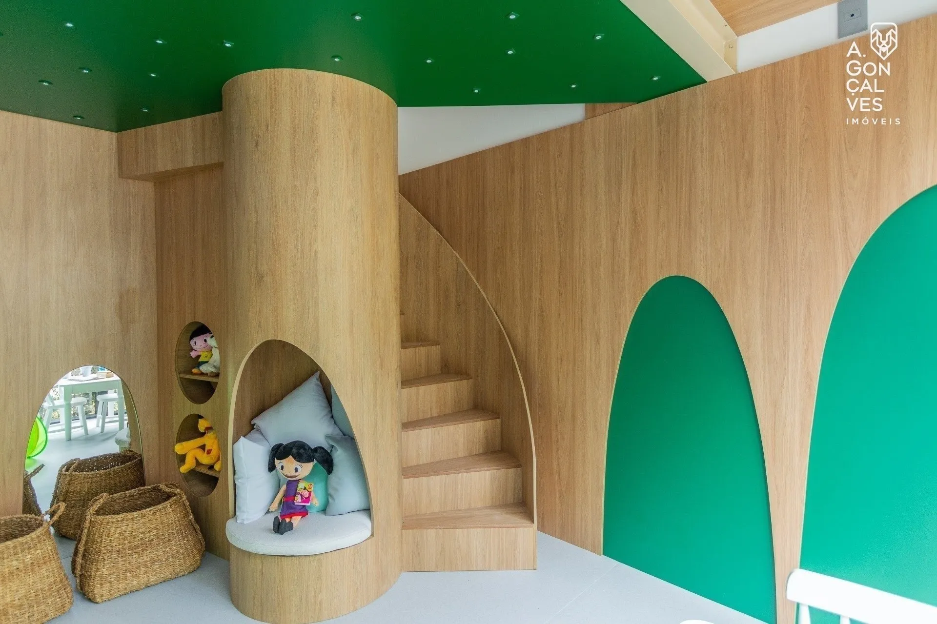 Мебльована квартира 260 м² з 4 спальнями з власними ваннами — photo 18