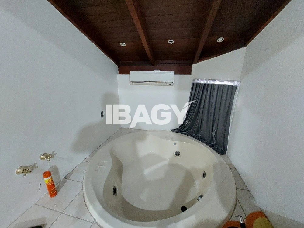 4-bedroom house, 1 with its own bathroom, 157 m² — photo 18