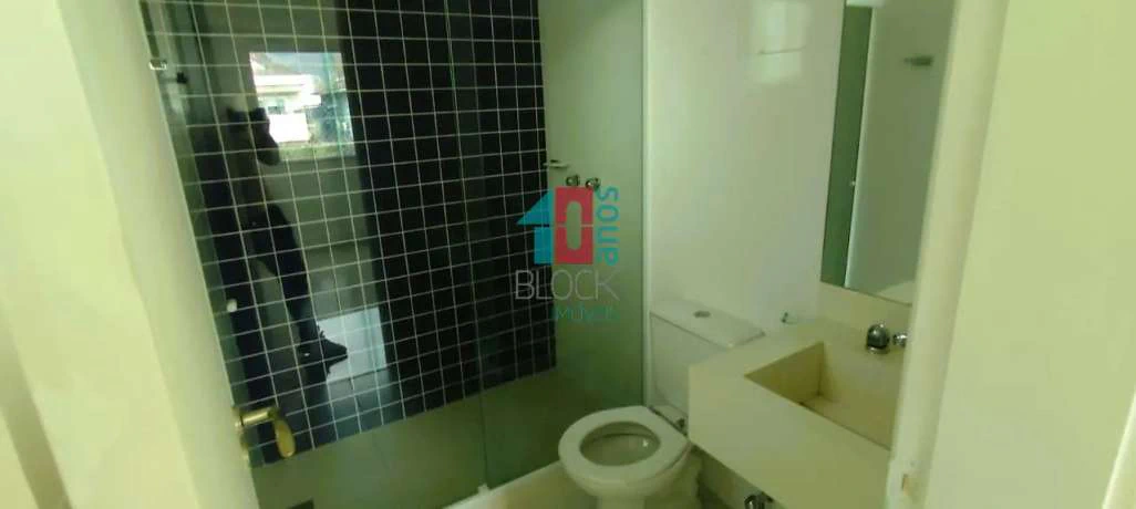 Casa de condomínio com 4 suítes e 300 m² — photo 2