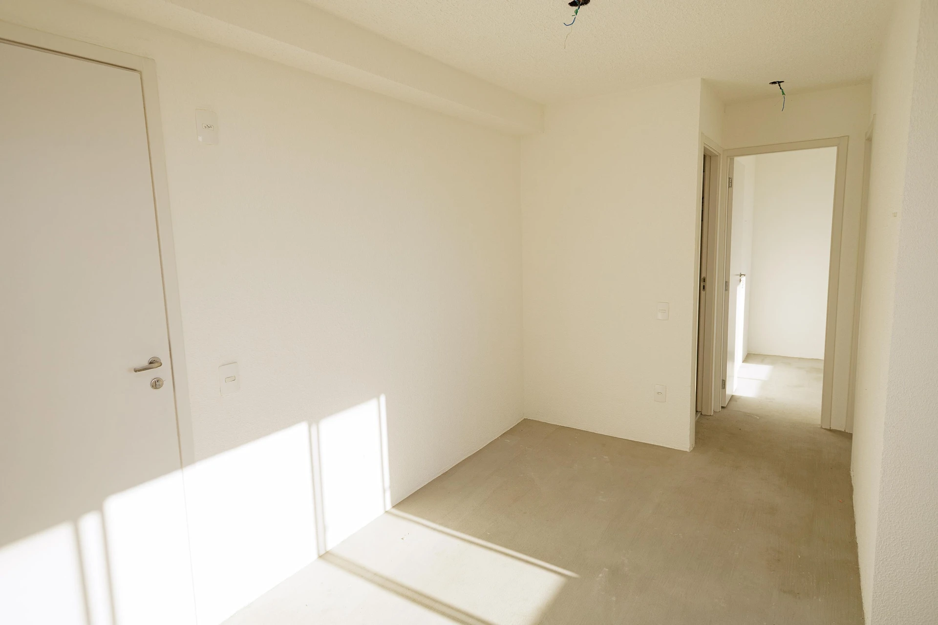 Apartment with 2 bedrooms and a glass-enclosed shower — photo 17