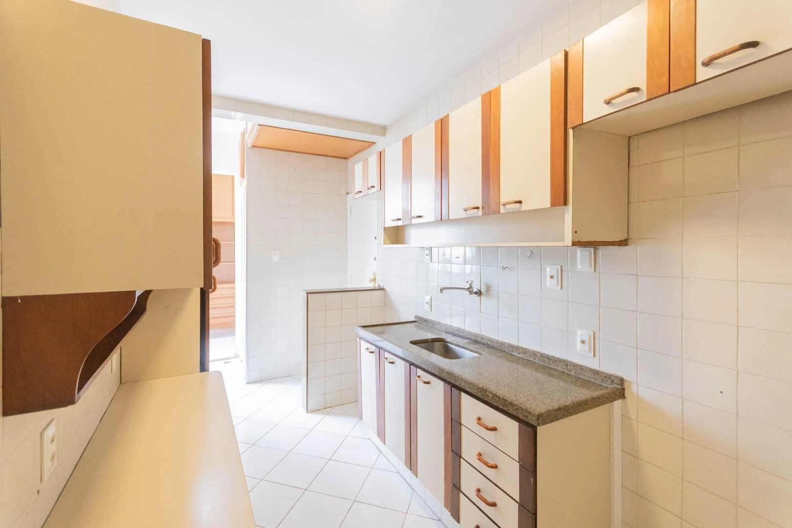 Home office in a 2-bedroom apartment, 90 m² — photo 2