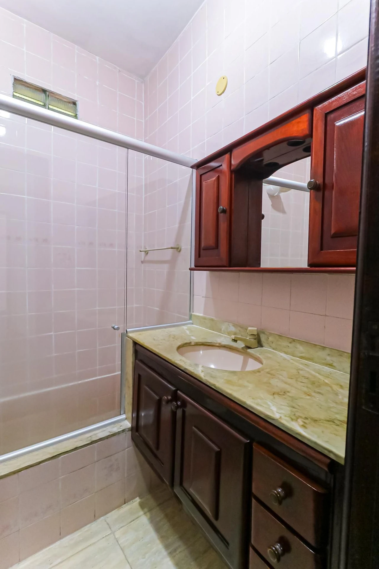 House, 240 m², with a jacuzzi — photo 30