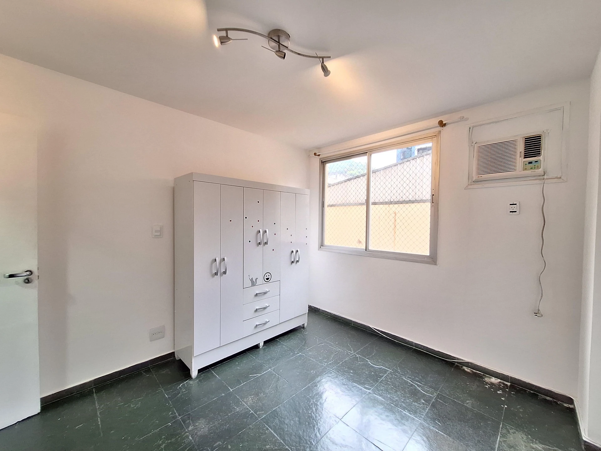 Apartamento de 75 m² com jacuzzi e varanda envidraçada — photo 25