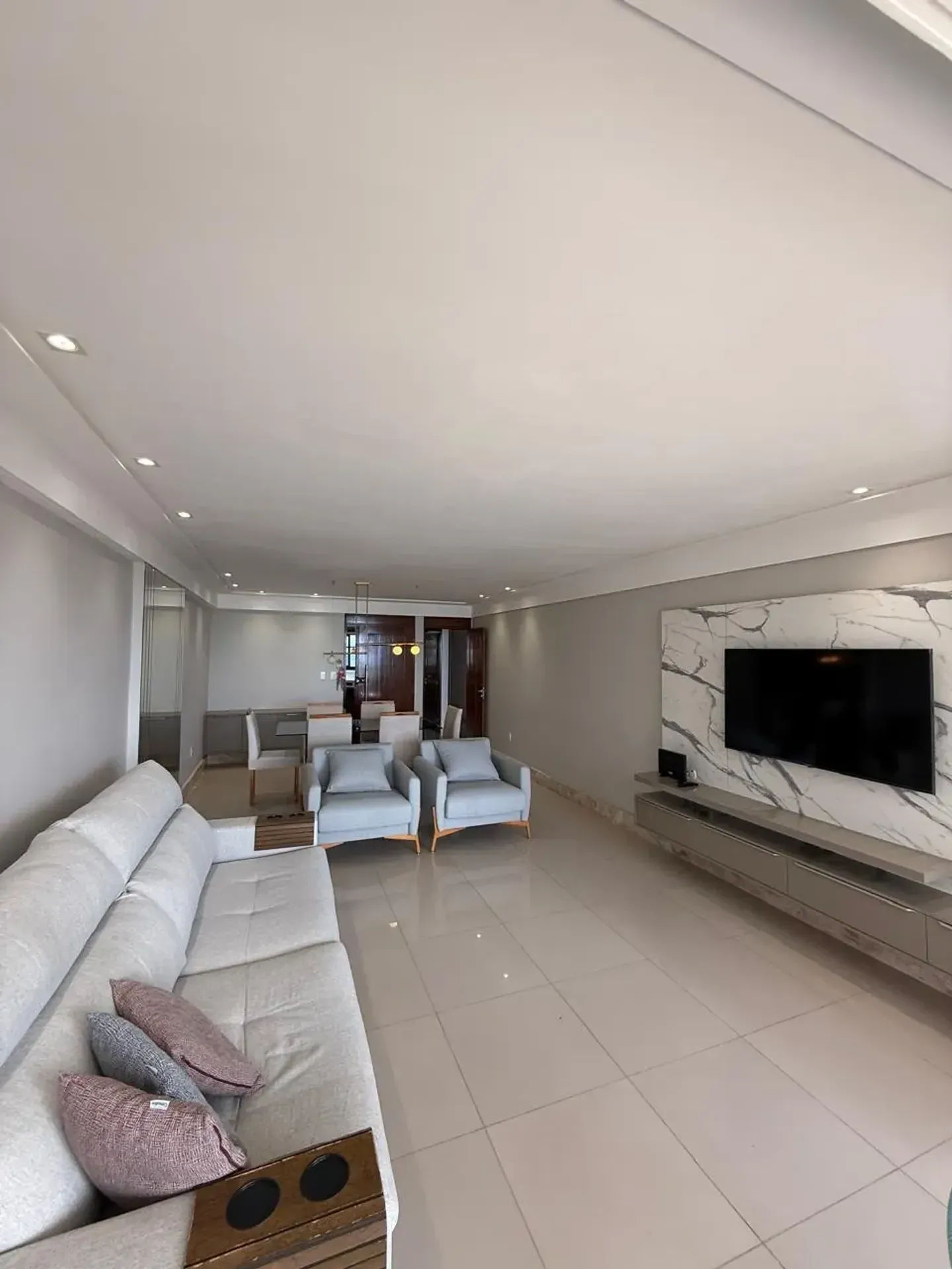 Furnished 175 m² apartment with 3 en-suite bedrooms — photo 12