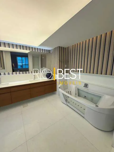 Furnished apartment with an open-plan kitchen and 4 bedrooms — photo 14