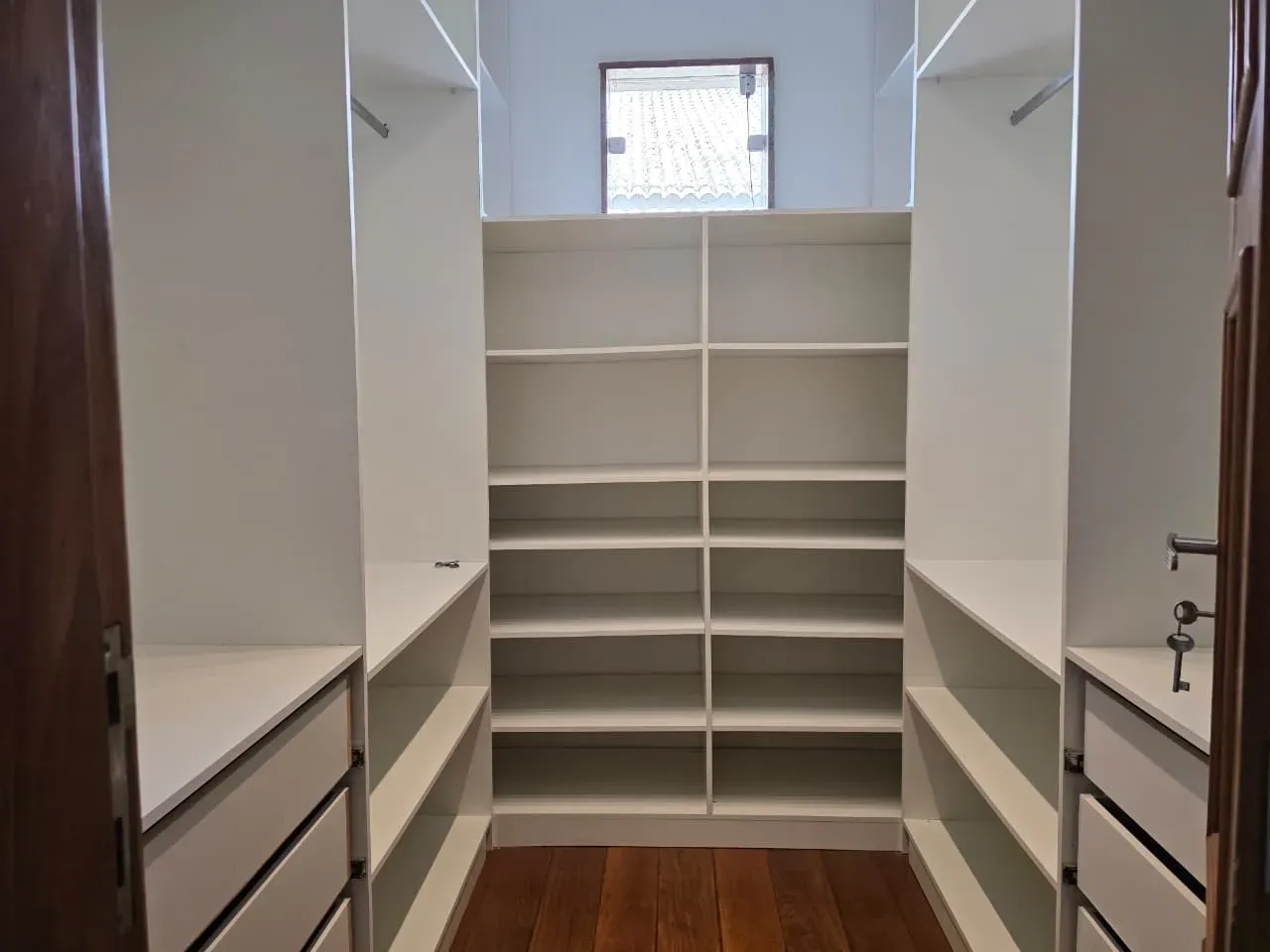 Будинок на 450 м² з 4 спальнями та кухнею з газом — photo 27