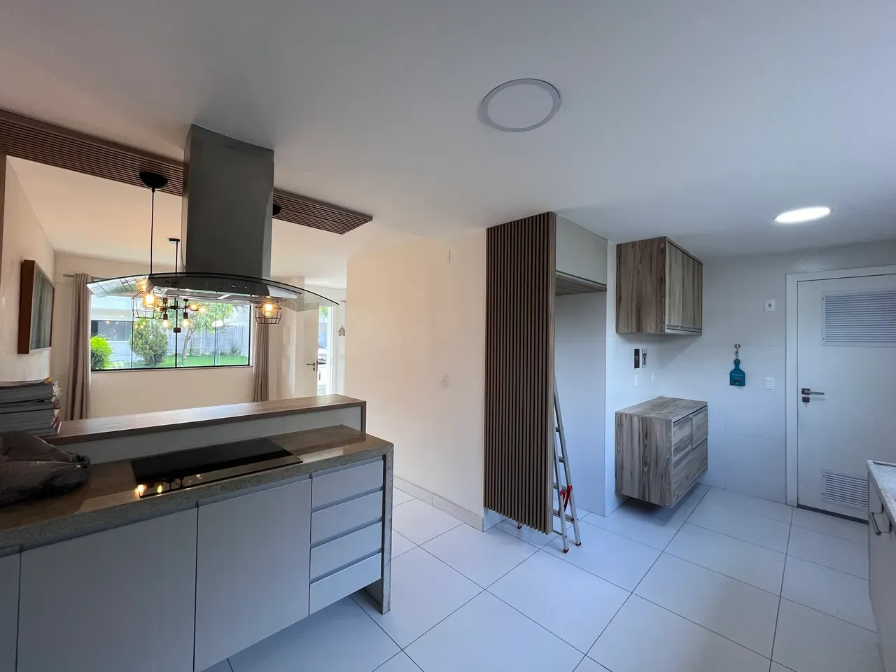 180 m² house with a walk-in closet and a mountain view — photo 2