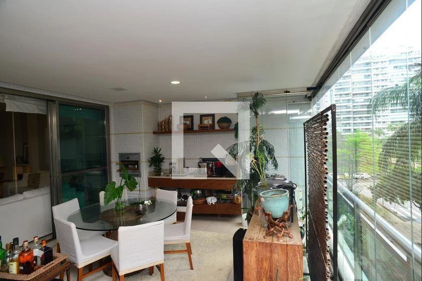 298 m² rental apartment with 4 en-suite bedrooms and balcony — photo 29