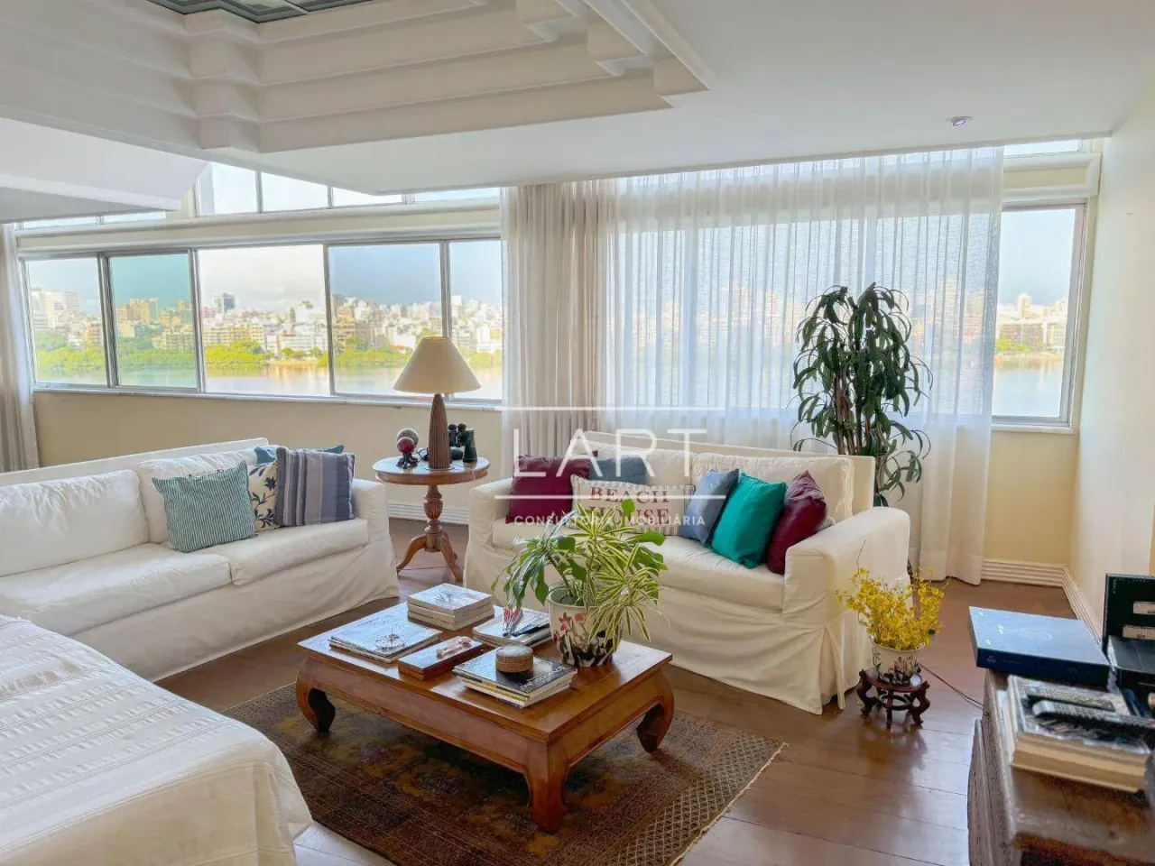 Apartamento de 210 m² com 4 dormitórios e varanda — photo 2