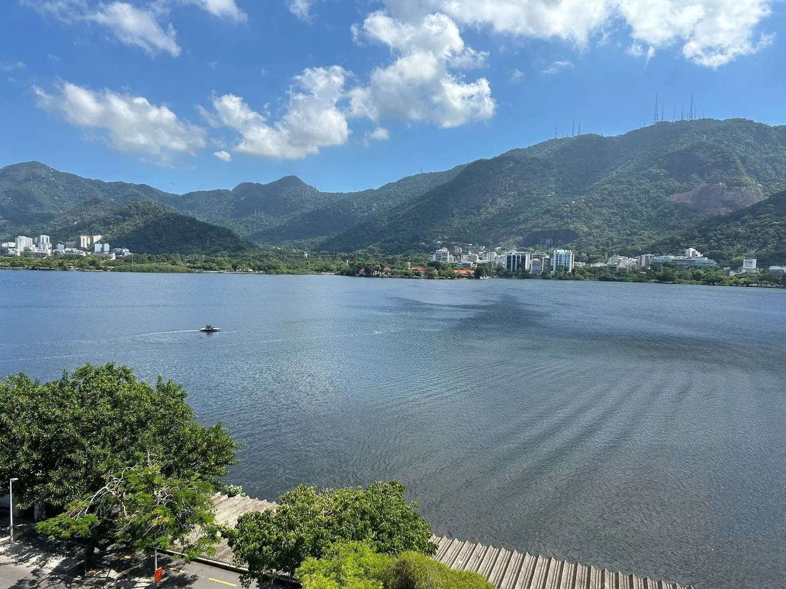208 m² apartment with a bathtub and a water view — photo 12