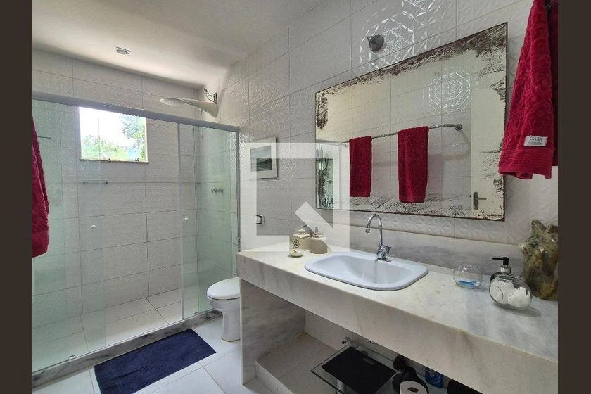 Furnished house with 3 en-suite bedrooms and shared BBQ — photo 25