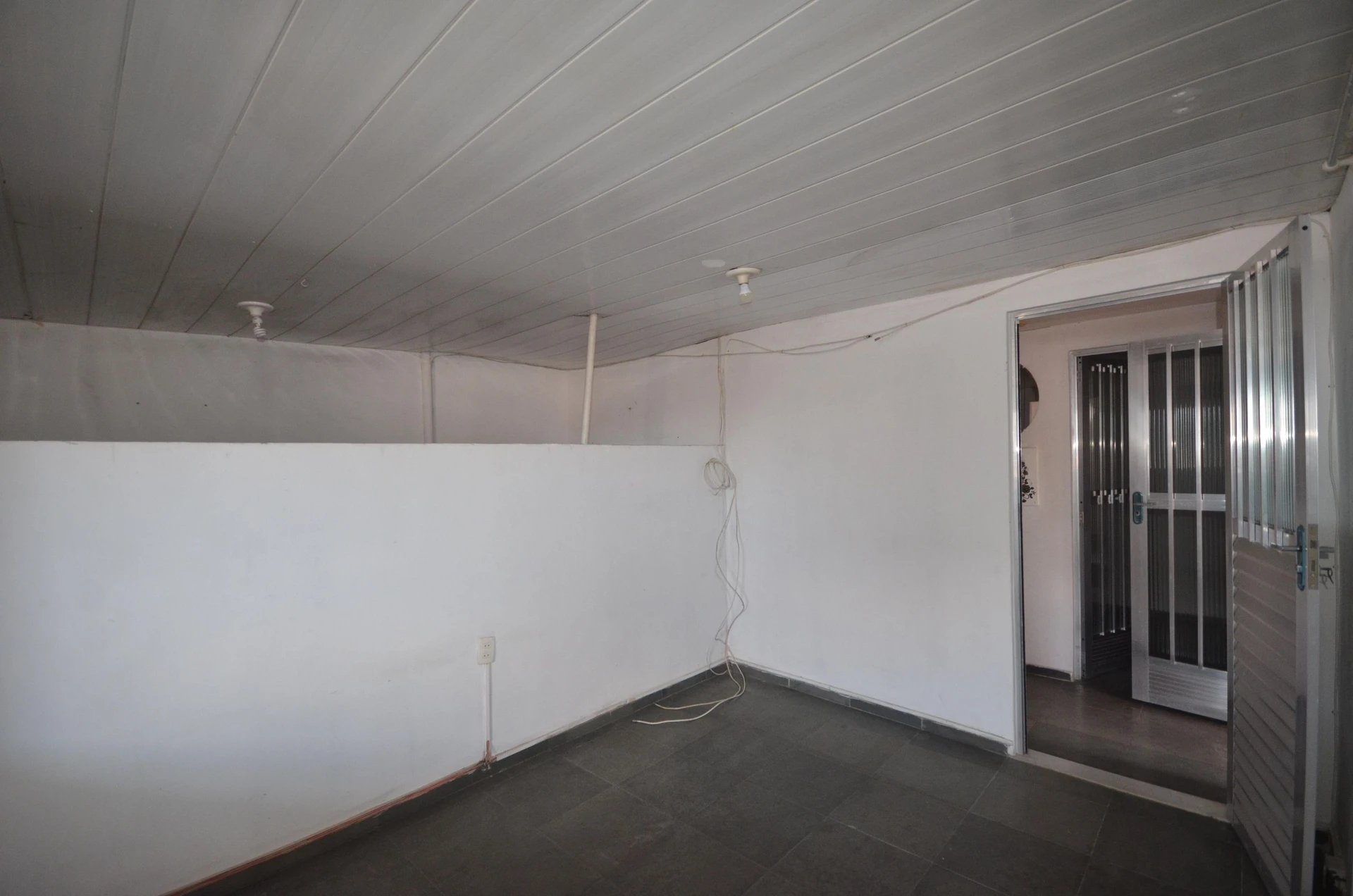 1-bedroom rental apartment with a compact kitchenette — photo 10