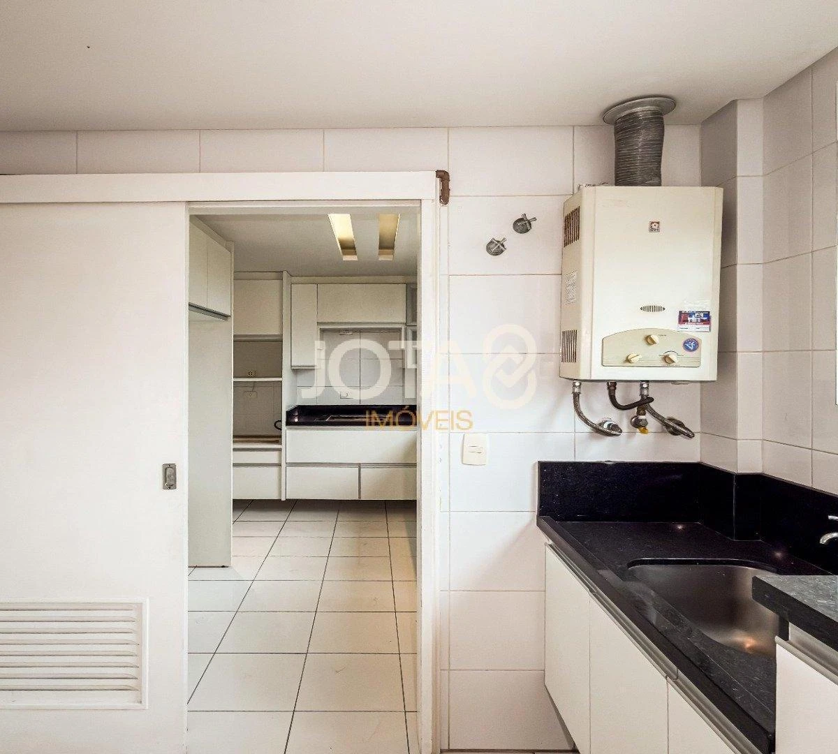 Apartment, 213 m², with a bathtub — photo 46