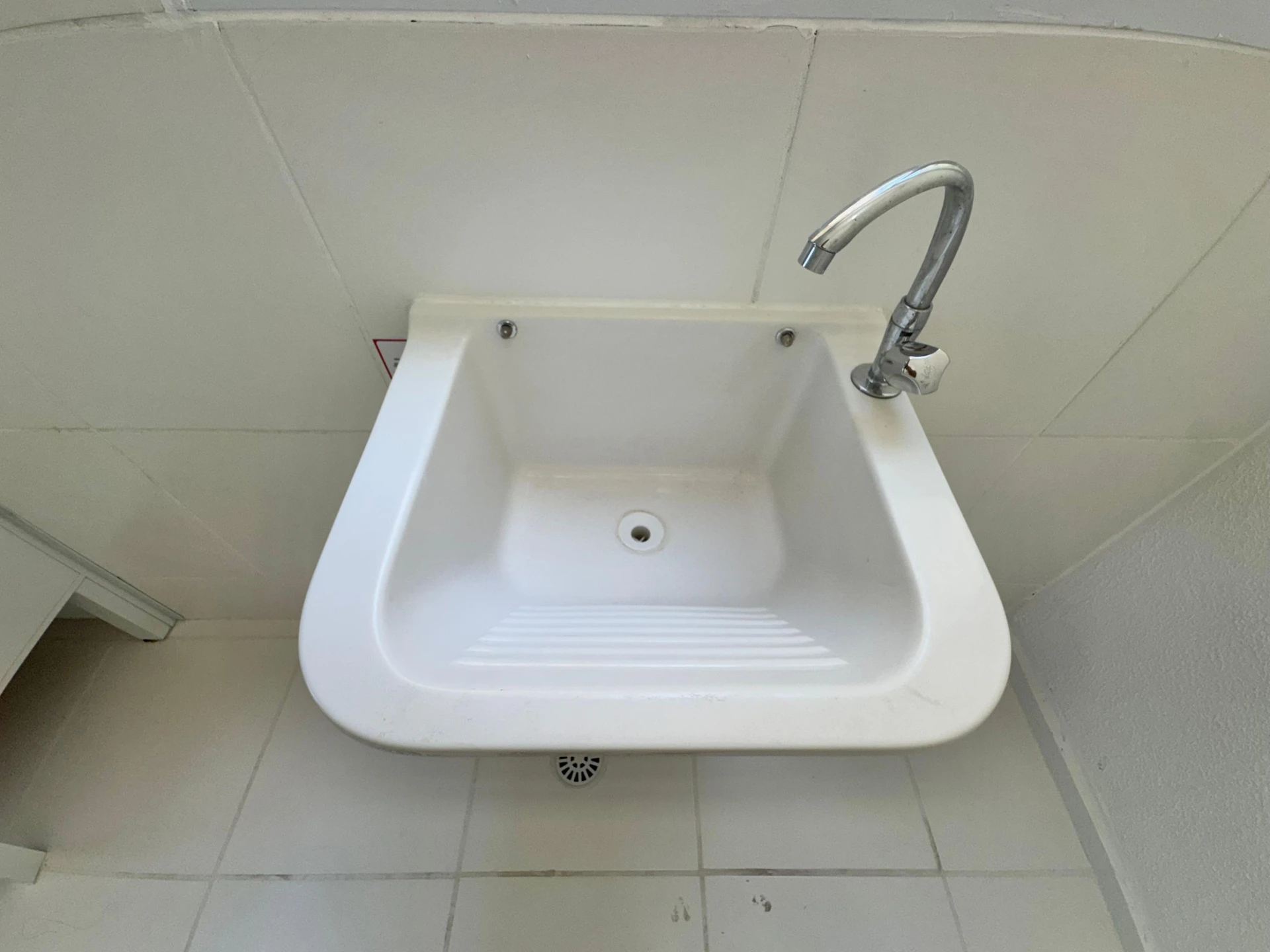 Unfurnished apartment with closed kitchen and 2 bedrooms — photo 6