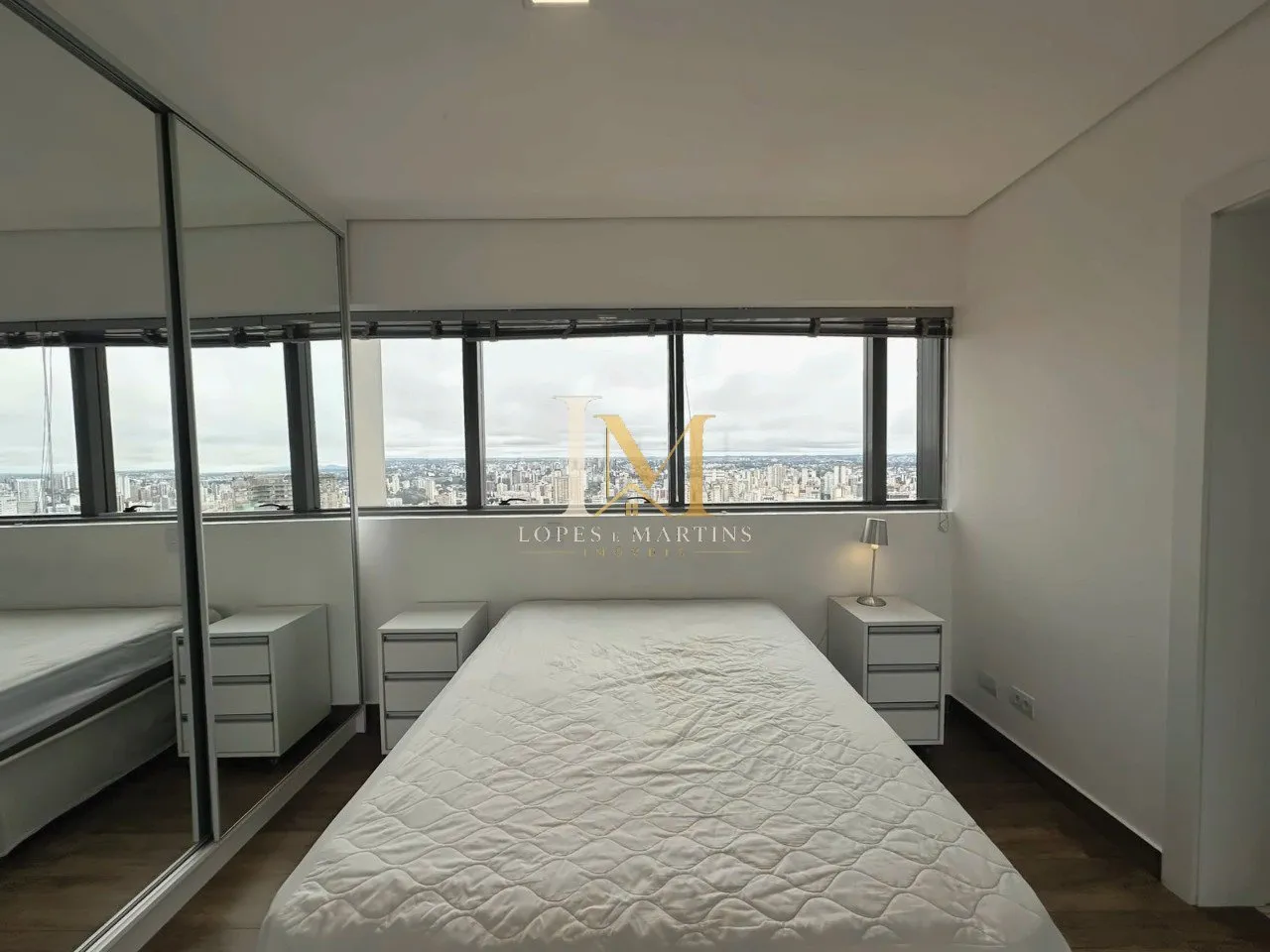 One-bedroom apartment in a building with a gym — photo 10